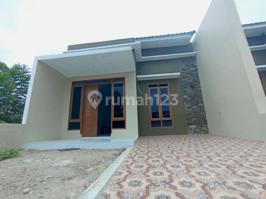 Rumah Baru Dekat Jln Karya Jaya Medan Johor SHM