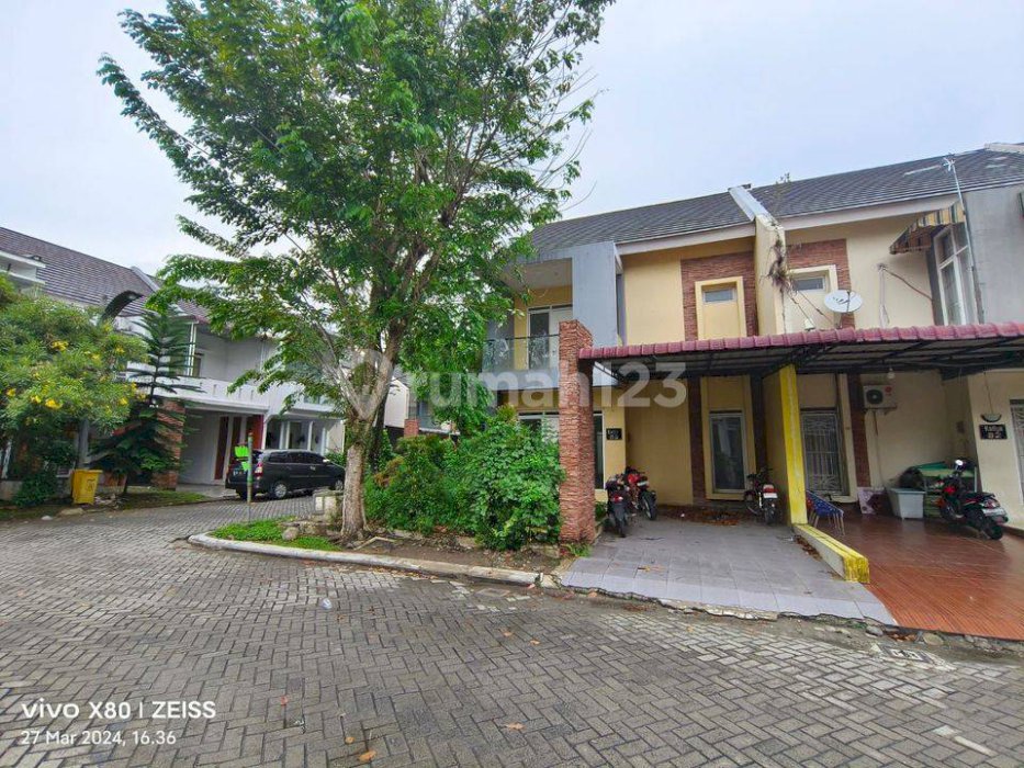 Rumah Cantik 2 Lantai Posisi Sudut Dalam Komplek Mewah Jln Flamboyan