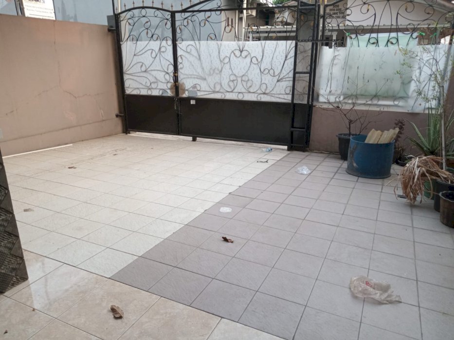 Dijual rumah dua lantai siap huni di bilangan Jakarta timur