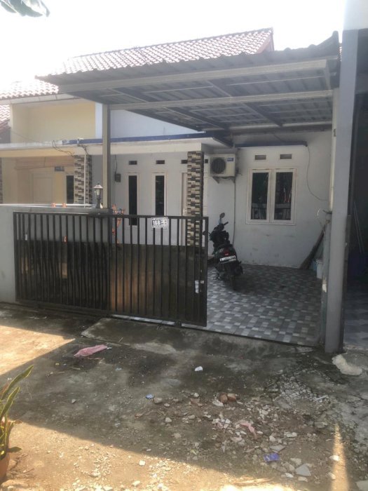 Dijual rumah secondary siap huni di dalam komplek