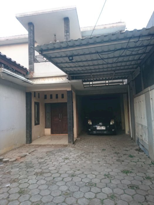 Dijual rumah 2lantai,jual hitung tanah saja, bangunan free