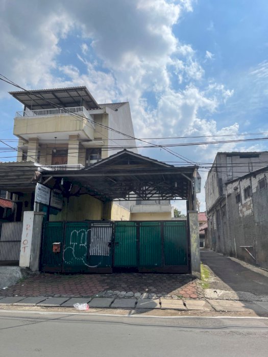 Dijual rumah BU strategis bisa untuk koskosan di Ciputat