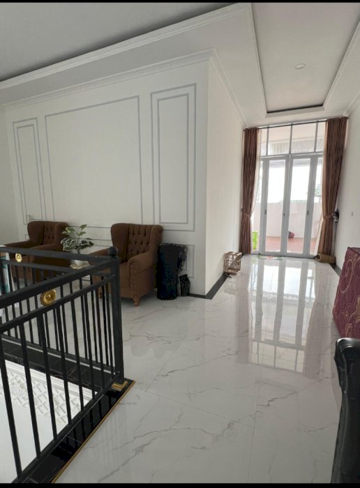 Rumah mewah klasik swimming pool di Sentul city