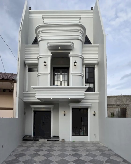 RUMAH CANTIK CLASSIC DI JAGAKARSA 2,5 LANTAI LOKASI STRATEGIS
