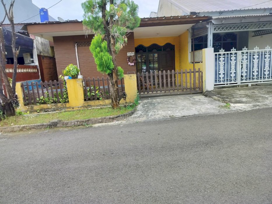 Rumah  1.5 lantai dalam kompleks Aman dan tenang