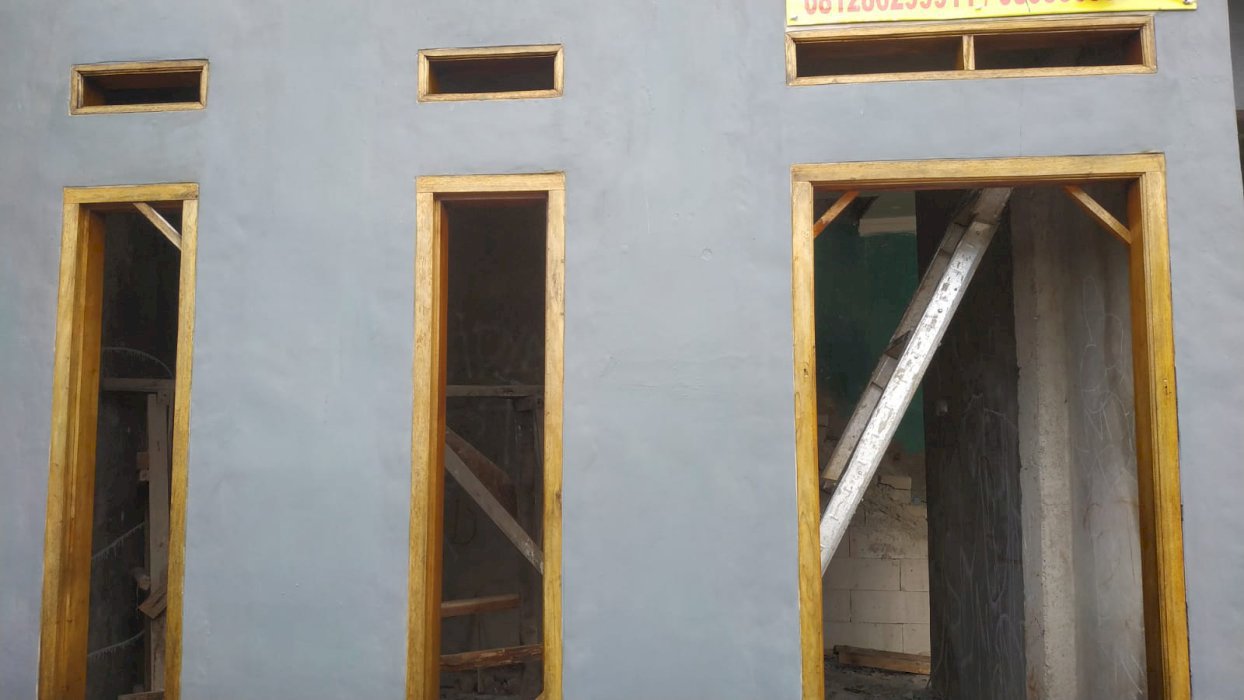 Dijual rumah tingkat pinggir jalan akses mobil cocok untuk buka usaha