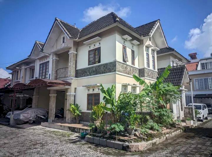 Jual Rumah Mewah 2 Lantai Area Jombor Mlati Sleman