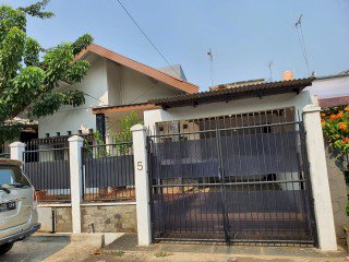 Rumah asri.depan.jalan lebar  Bisa semi kantor.atau usaha