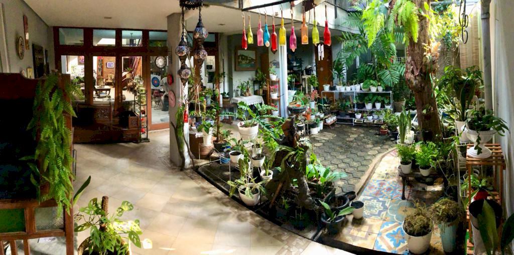 DIJUAL RUMAH LUAS DAN UNIQUE DIKEMANG JAKARYA SELATAN