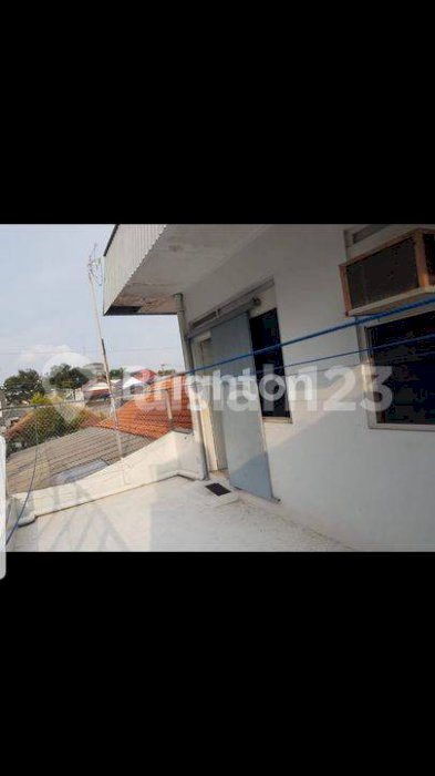 RUMAH 1,5 LANTAI DIJUAL CEPAT. BERLOKAAI DI TENGAH KOTA SEMARANG. DAN