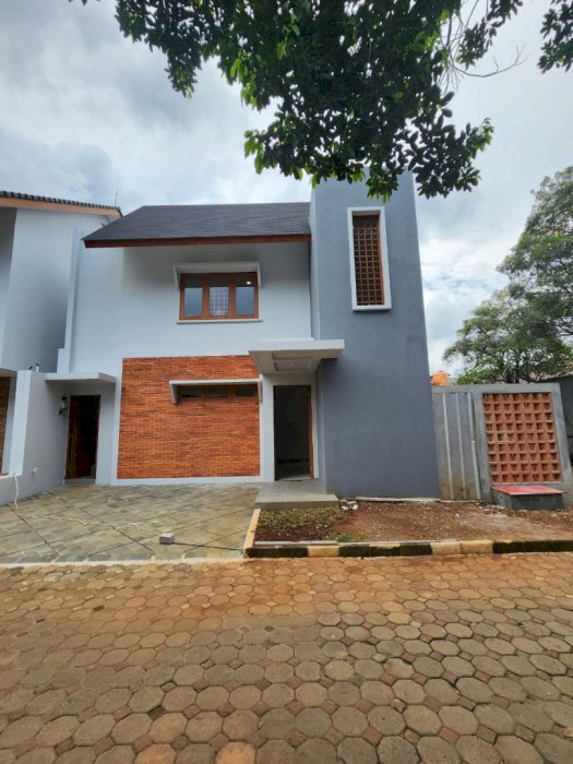 Modern Minimalis House Dengan Pool dalam Cluster dekat Cilandak