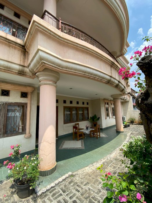 Rumah Butuh Renovasi Dalam Komplek Terdepan di Cinere Dekat Tol Brigif