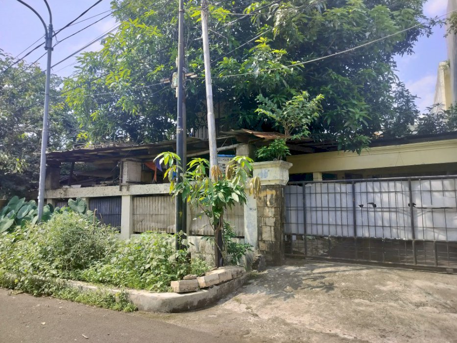 Rumah lama Gk Bisa huni LG dekat kolam tirta mas