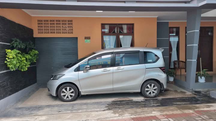 Jual rumah terawat lebar muka 12 di sangkuriang Cimahi kota