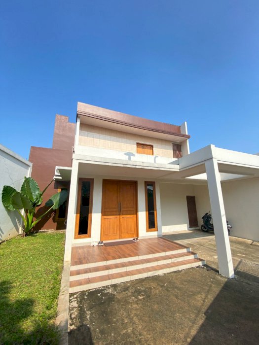 Hunian Asri Terawat dalam Komplek Besar Lingkungan Tenang di Cinere