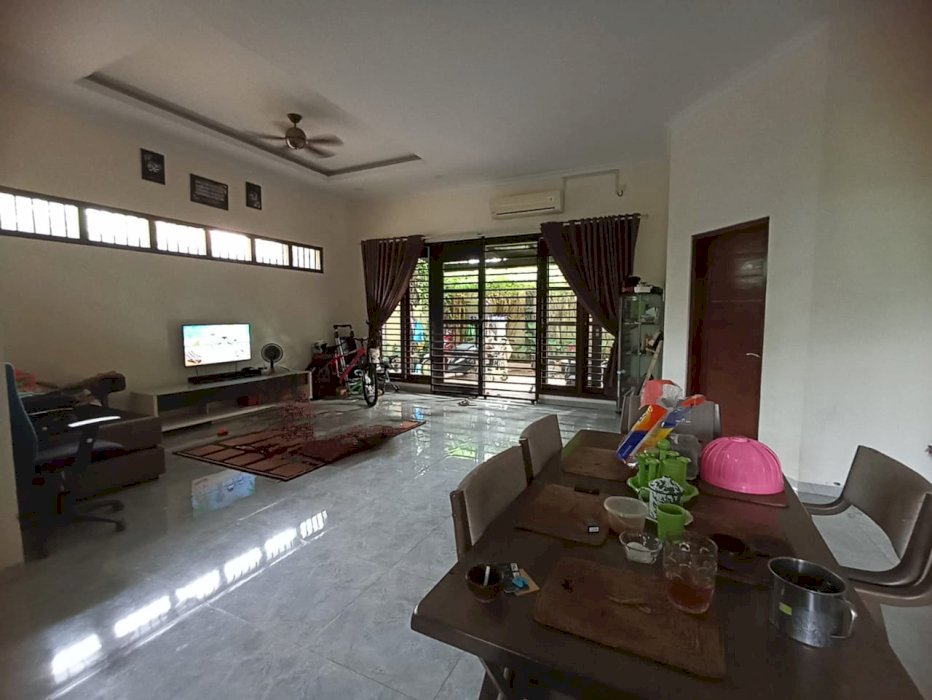 Dijual murah rumah+bonus mobil jazz