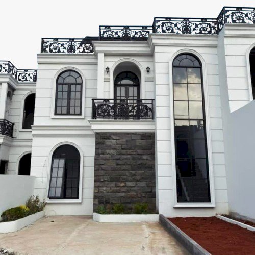Jual rumah 2,5 lantai  modern klasik lokasi strategis cimanggis depok