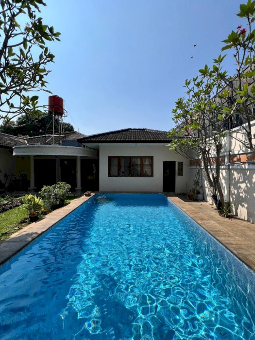 DIJUAL RUMAH 1 LANTAI LOKASI DEKAT JALAN RAYA KEMANG