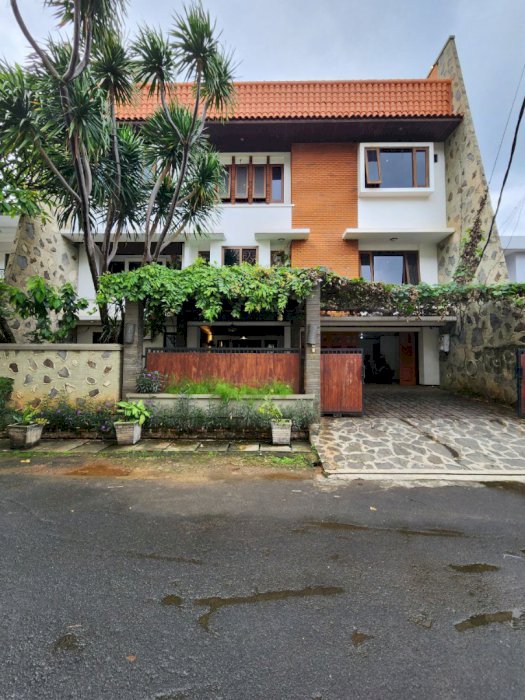 DIJUAL RUMAH 3 LANTAI ASRI SIAP HUNI PERMATA HIJAU JAKARTA SELATAN