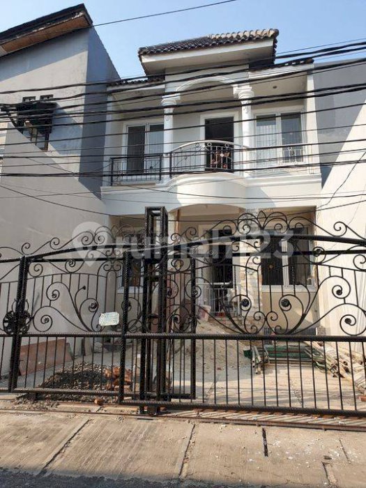 Rumah Tinggi 1 Mtr 2,5 Lantai, Siap Huni