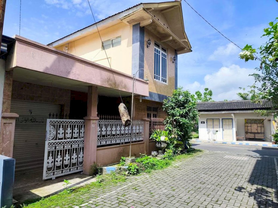 RUMAH 1,5 LANTAI DIPERUM JOHO BARU DENGAN LINGKUNGAN YG NYAMAN