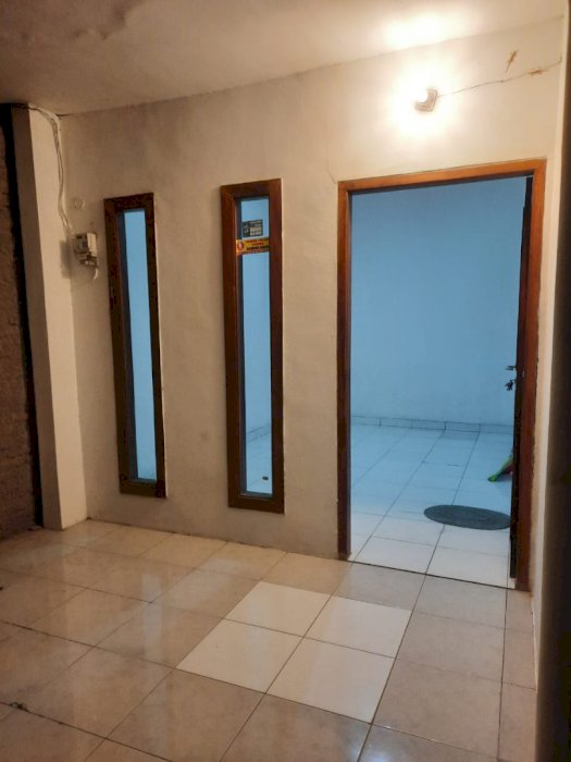 RUMAH STRATEGIS DEKAT JALAN RAYA