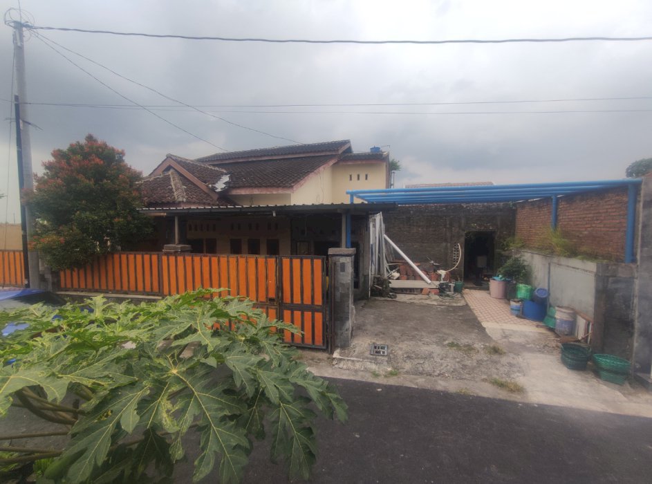 RUMAH 1,5 LANTAI KWARASAN GROGOL