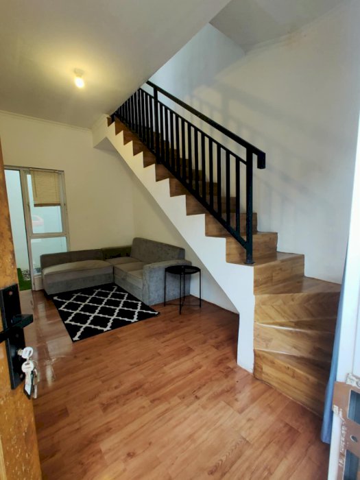 Di jual townhouse Karadenan