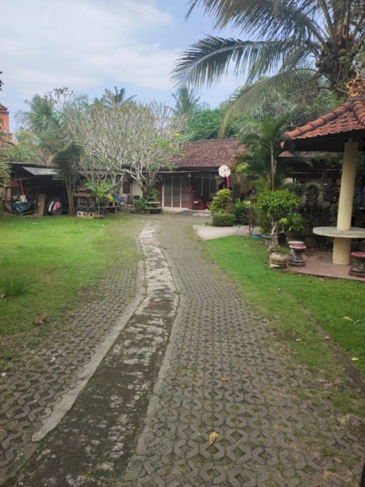 Dijual tanah dan bangunan dengan lokasi strategis di badung bali