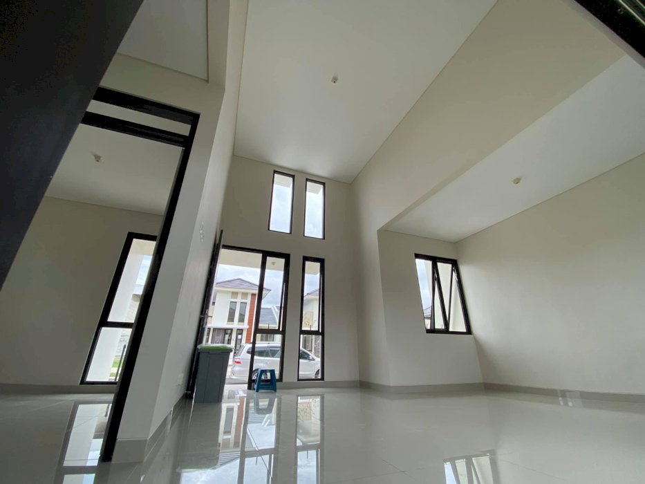 Dijual cepat rumah modern Lugano Lake, Citraraya Boulevar Tangerang
