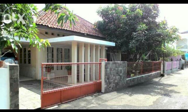 JUAL BU RUMAH KLASIK DI CIJANTUNG JAKARTA TIMUR