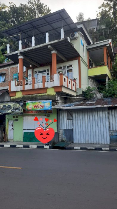 Dijual rumah dengan lokasi strategis di Jl Sultan Hasanudin, Maluku