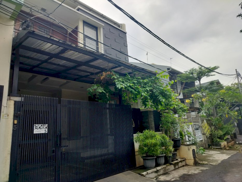 Rumah dekat jalur lrt sebrang fasum2 dan siap huni