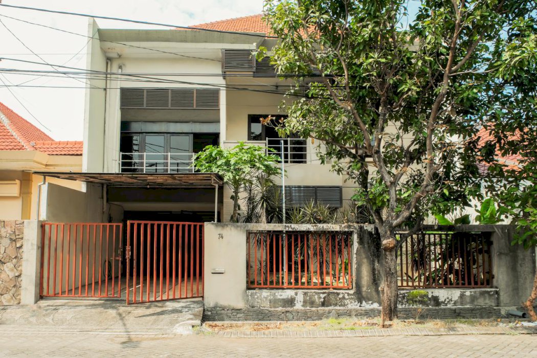 DIJUAL RUMAH CANTIK DENGAN FASILITAS MENARIK LOKASI STRATEGIS SURABAYA