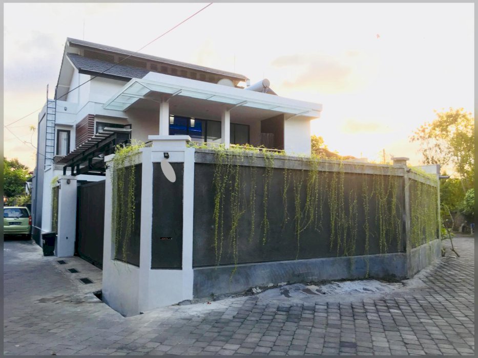 Di jual rumah minimalis modern di Denpasar Barat