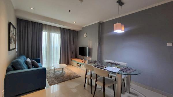 Sewa Apartemen Hamptons Park 2+1 Bedrooms Fully Furnished (0054)