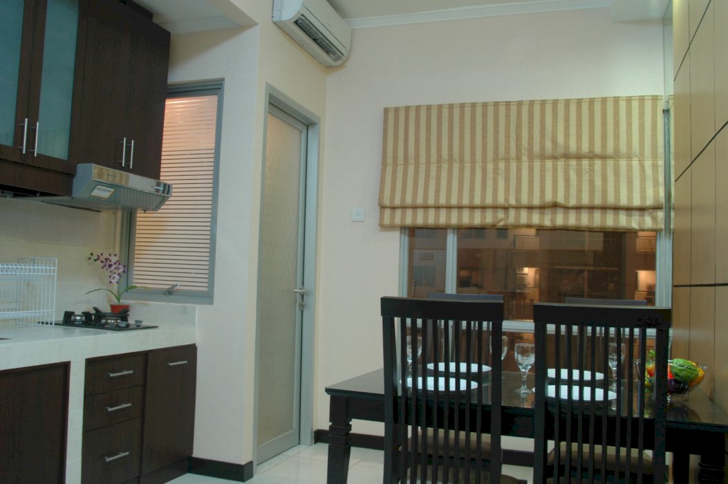Sewa Apartemen Sudirman Park 2 Bedroom Fully Furnished (0134)