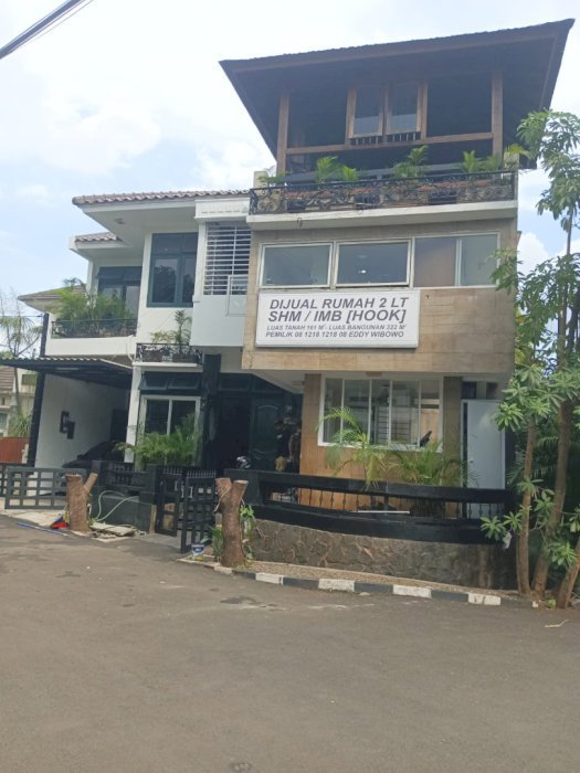 Di jual rumah 2 lantai strategis di Bintaro Jaya Tangerang Selatan