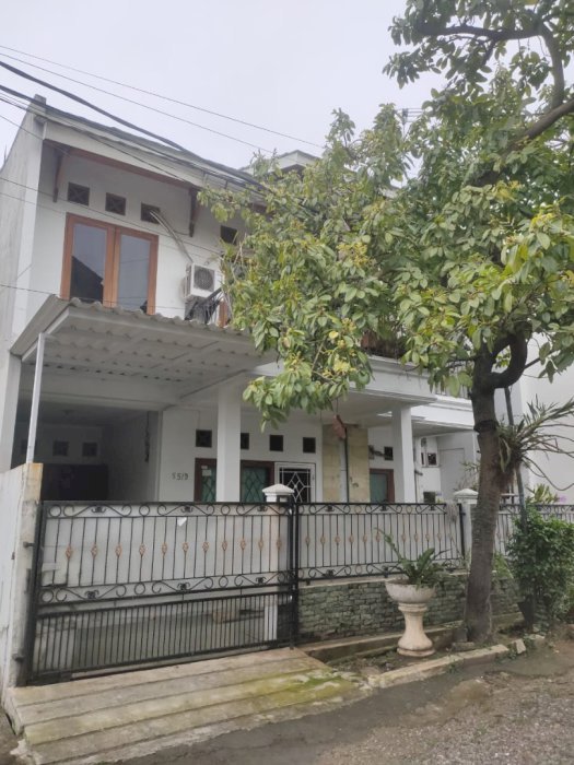 Di jual rumah 2 lantai siap huni di Jatisampurna Bekasi