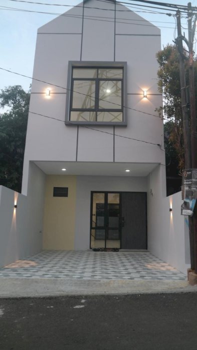 Jual rumah murah 2 lantai di kawasan Grand Depok City kota Depok