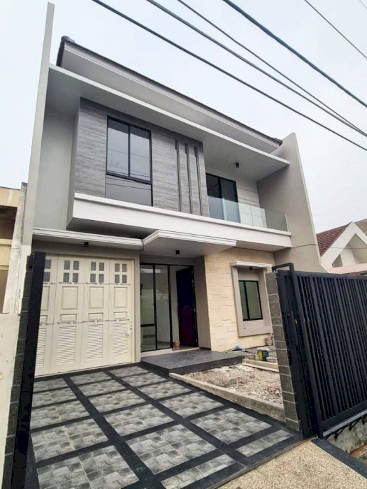 *New House Minimalis, Cantik, 2 Lantai Di Manyar Kertoadi*