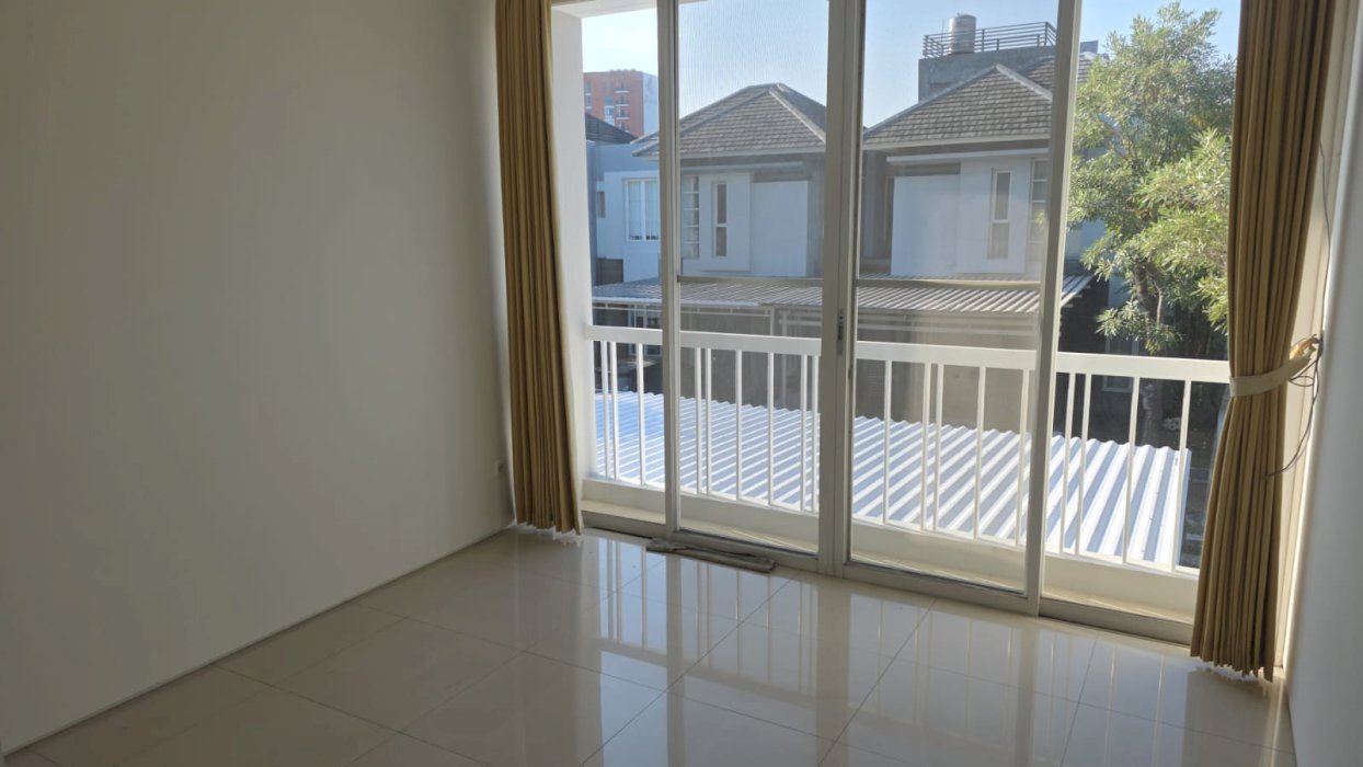 Di sewakan rumah baru di Royal Residence Wiyung Surabaya