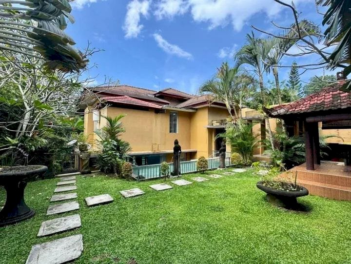 Di jual villa 2 floor colosal river