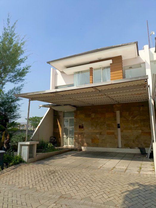 Di sewakan rumah 2 lantai lokasi Wiyung Surabaya
