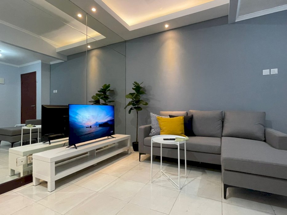 Sewa Apartemen Sudirman Park 2 Bedroom Fully Furnished (0238)