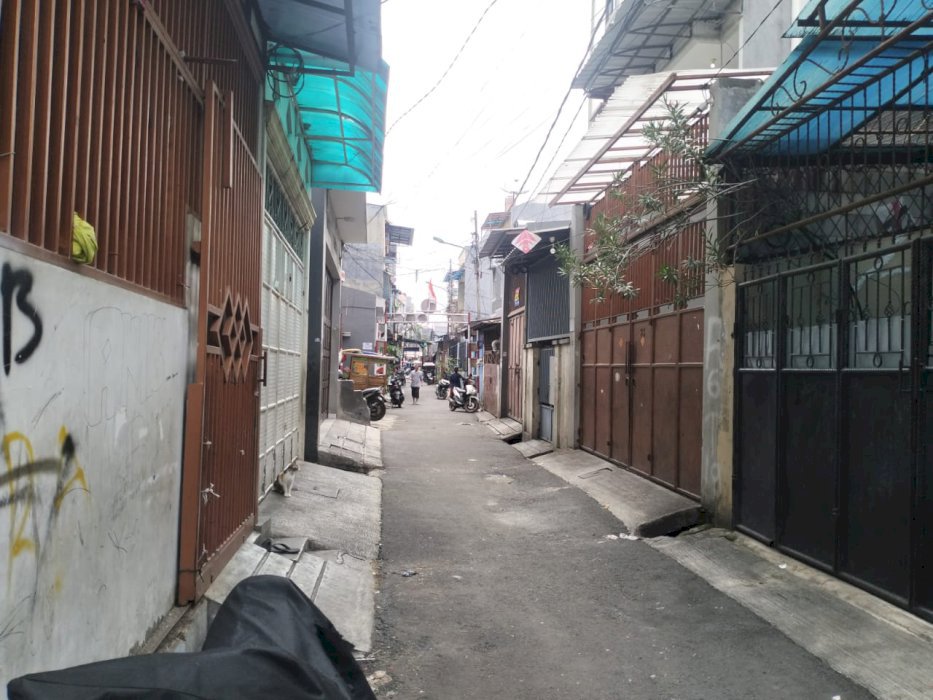 Dijual. Rumah tua (Harus bangun lagi) Di Jl Garuda  Dalam komplek