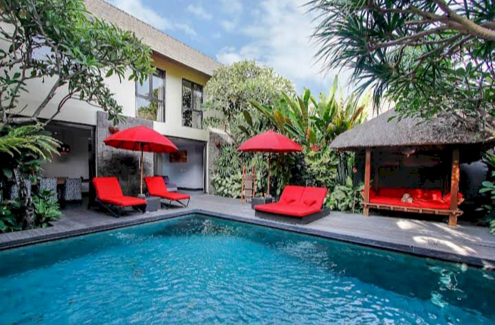 Di Jual villa pantai batu Belig Bali