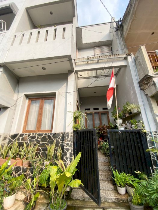 Jual rumah 3 lantai lokasi strategis pamulang barat tangerang selatan