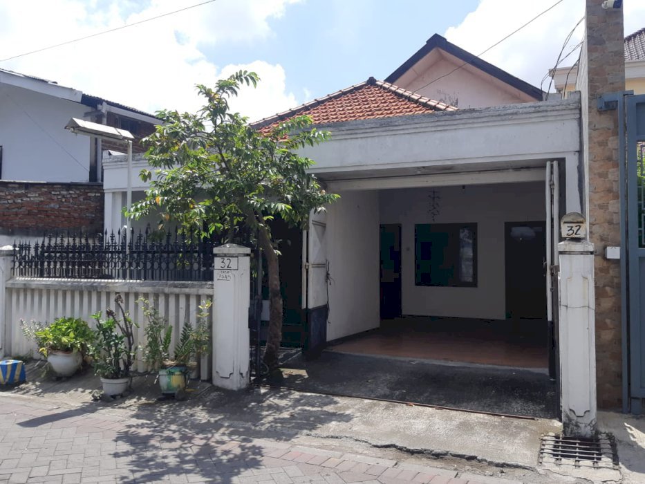 Dijual Rumah Dekat UK Petra & A.Yani