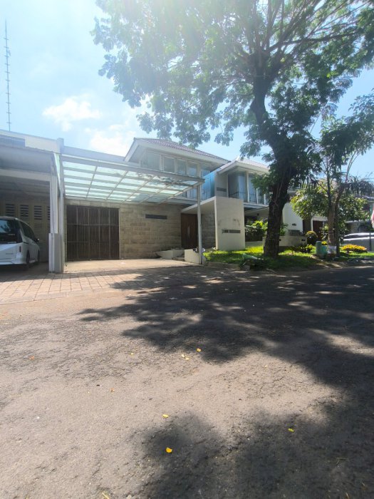 Di jual Rumah jalan utama Eastwood dekat pasar citraland Surabaya